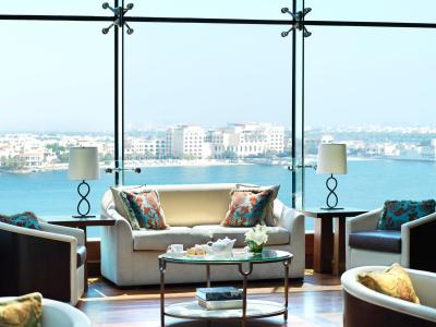 The Ritz-Carlton Abu Dhabi, Grand Canal - Clubzimmer