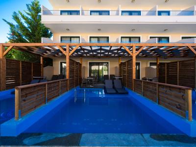 Angela Beach Hotel - Familienzimmer Comfort private Pool