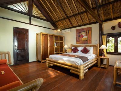 Alam Anda Ocean Front Resort & Spa - Bungalow Meerblick