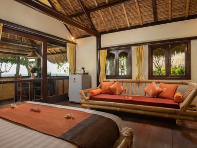 Alam Anda Ocean Front Resort & Spa - Bungalow Meerblick