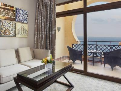 Hilton Ras Al Khaimah Beach Resort - Deluxezimmer Meerblick (Seaview Room King) /DDM