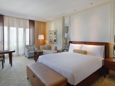 The Ritz-Carlton Dubai Jumeirah - Deluxe Zimmer