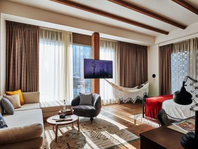 25hours Hotel One Central - Farmstay Suite
