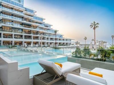 FIVE Luxe