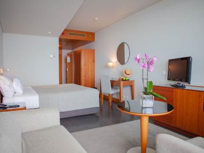 VIDAMAR Resort Madeira - Doppelzimmer seitl. Meerblick oder Gartenblick