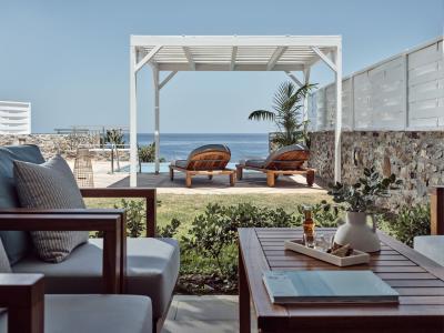 The Royal Blue Resort & Spa - Luxury Suite seafront private Pool