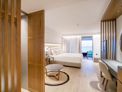 AKASHA Beach Hotel & Spa - Doppelzimmer Dazzling Blue Meerblick
