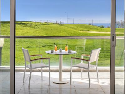 Crowne Plaza Caparica Lisbon - Premium Doppelzimmer mit Balkon