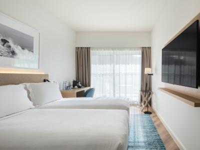 Crowne Plaza Caparica Lisbon - Doppelzimmer mit Balkon