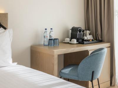 Crowne Plaza Caparica Lisbon - Doppelzimmer mit Balkon