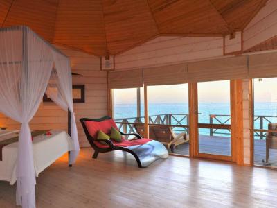 Komandoo Island Resort & Spa - Jacuzzi Wasser Villa