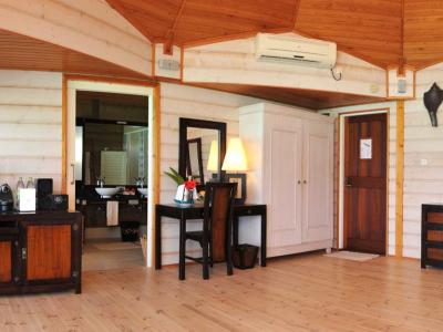Komandoo Island Resort & Spa - Jacuzzi Wasser Villa