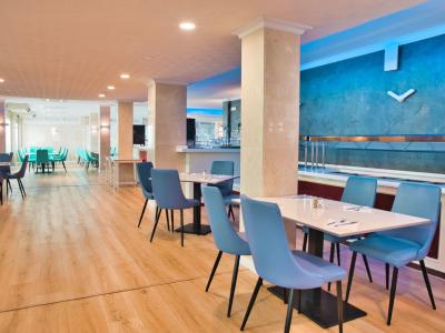 R2 Veronica Beach Hotel