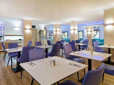 R2 Veronica Beach Hotel
