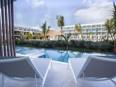 Serenade Punta Cana Beach & Spa Resort - Luxury Swim Out