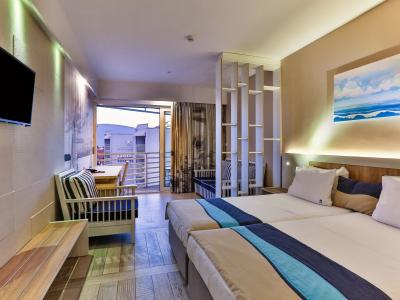 Carine Hotel Delfin - Familienzimmer Superior