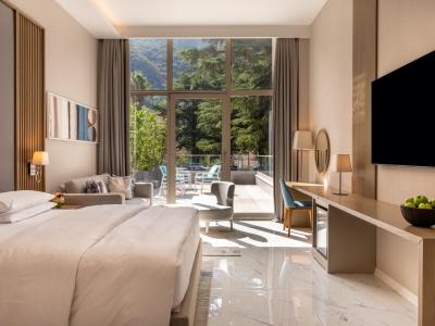 Hyatt Regency Kotor Bay - Doppelzimmer Premium mit 1 King-Bett + 1 Twin-Bett (Z1D)