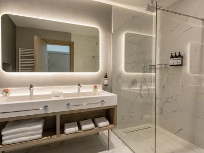 Hyatt Regency Kotor Bay - Doppelzimmer Premium mit 1 King-Bett + 1 Twin-Bett (Z1D)