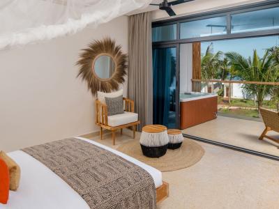 Kwanza Resort by Sunrise - Doppelzimmer Deluxe Jacuzzi Meerseite