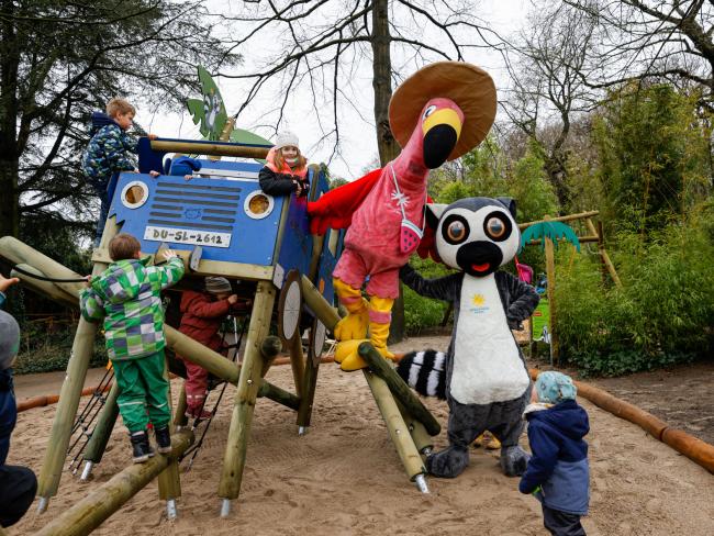 Auf dem neuen Spielplatz im Duisburger Zoo können die  Kinder auf große Entdeckungstour gehen.
