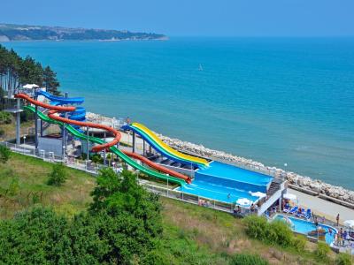 Sol Luna Bay & Mare Resort